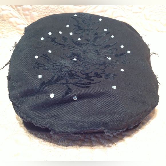 Y2K UBi Crystal Burnout Velvet Floral Flat Cap Black - Picture 2 of 7